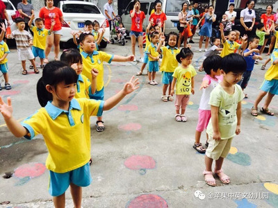 金苹果中英文第三幼儿园--好玩的呼啦圈